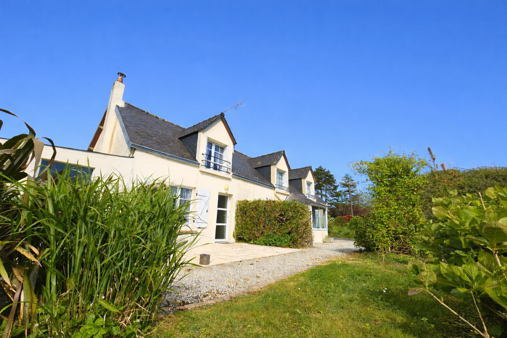 FOUESNANT Maison en Pierres avec Penty à 1km d’une magnifique Plage de Sable Blanc