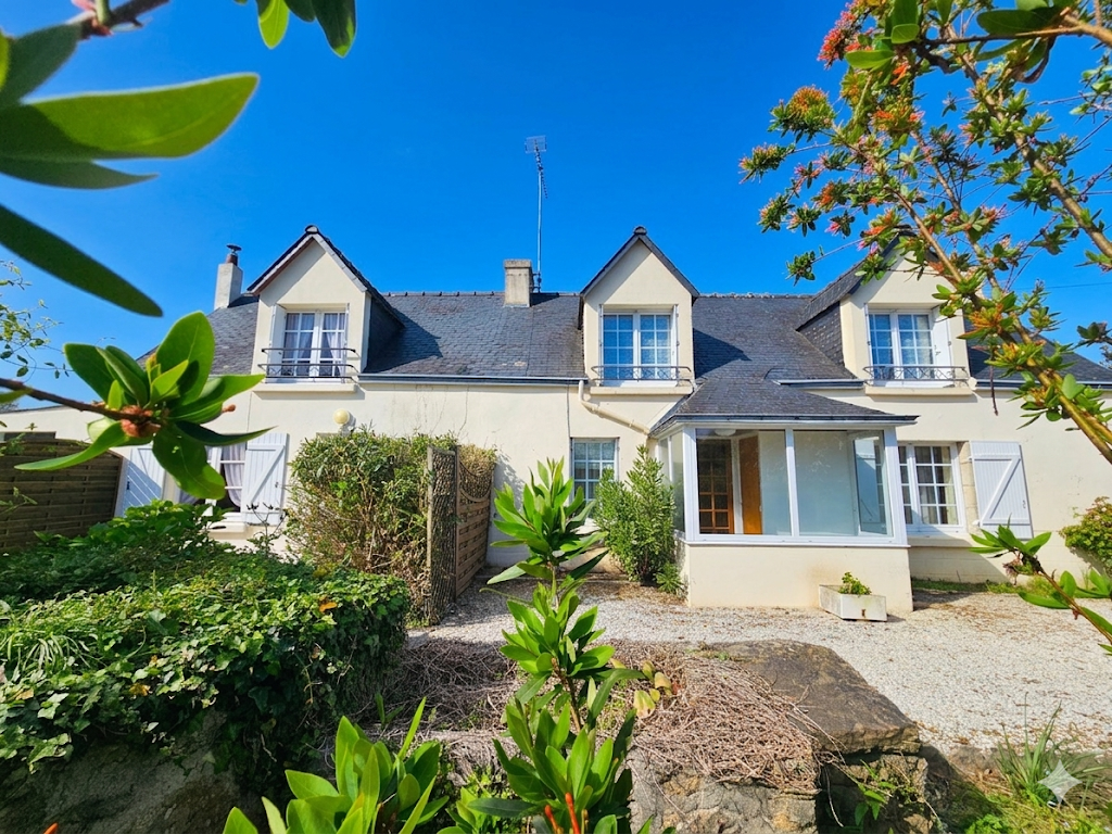 FOUESNANT Maison en Pierres avec Penty à 1km d’une magnifique Plage de Sable Blanc