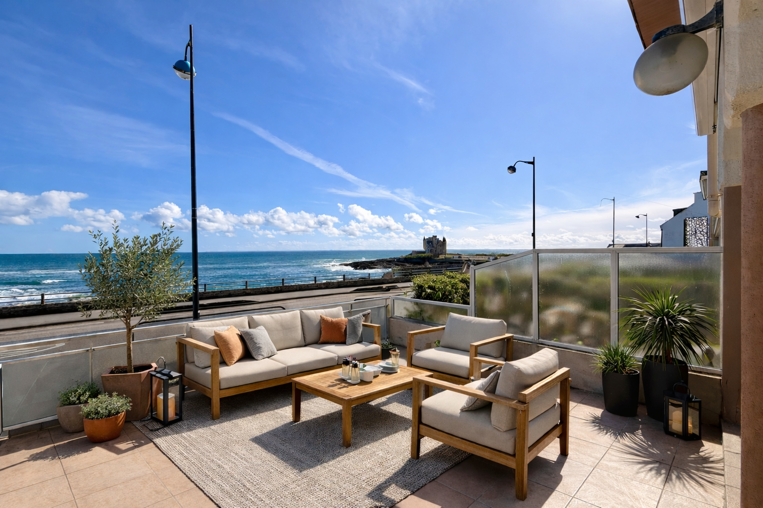 Face à l’océan à Quiberon – L’ Appartement Récent de 72m² avec Terrasse & Stationnement Privatif.