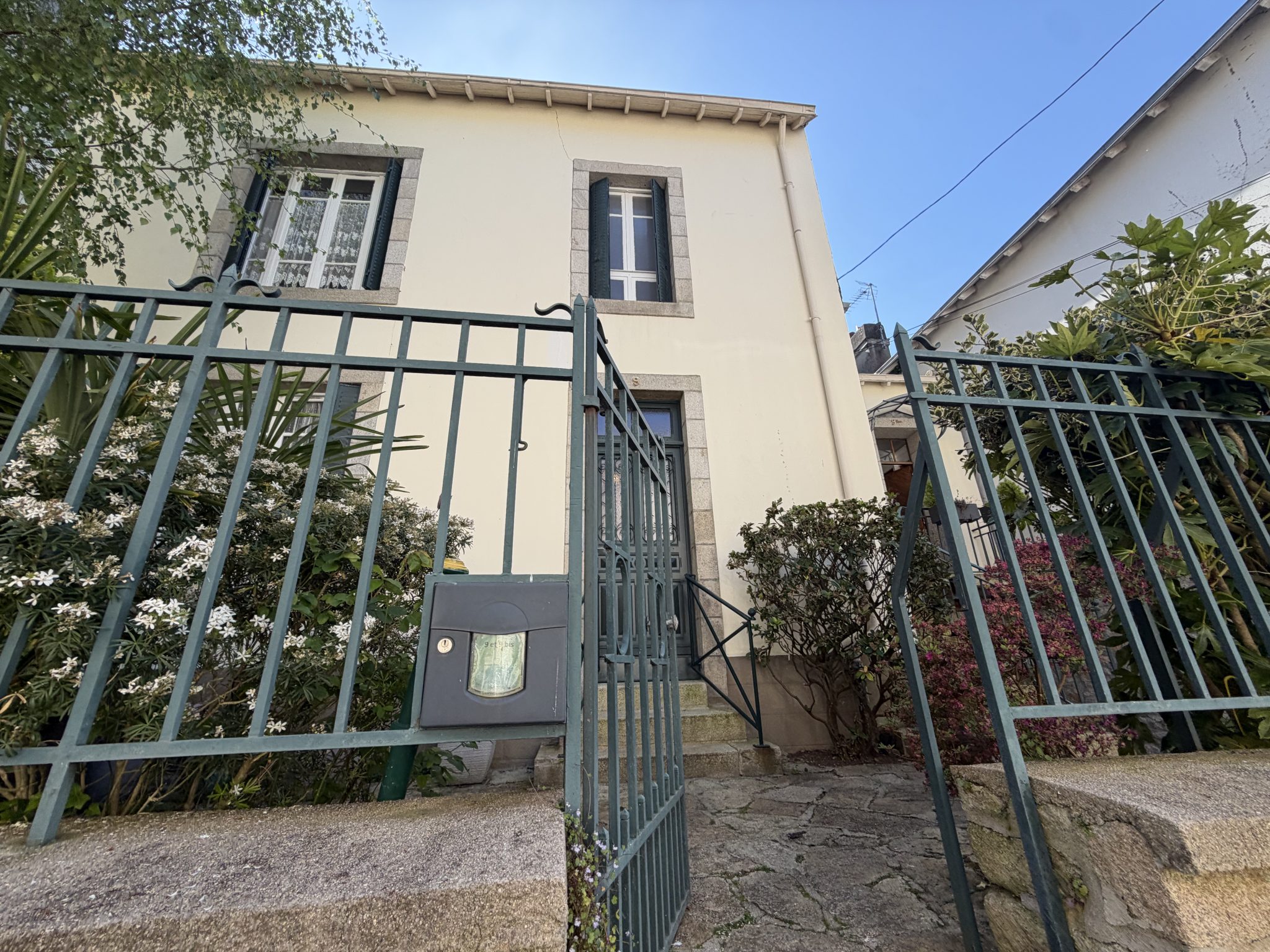 Quimper Centre Quartier des Arts & de la Culture – Vaste Maison Bourgeoise (224 m²) du XXème siècle