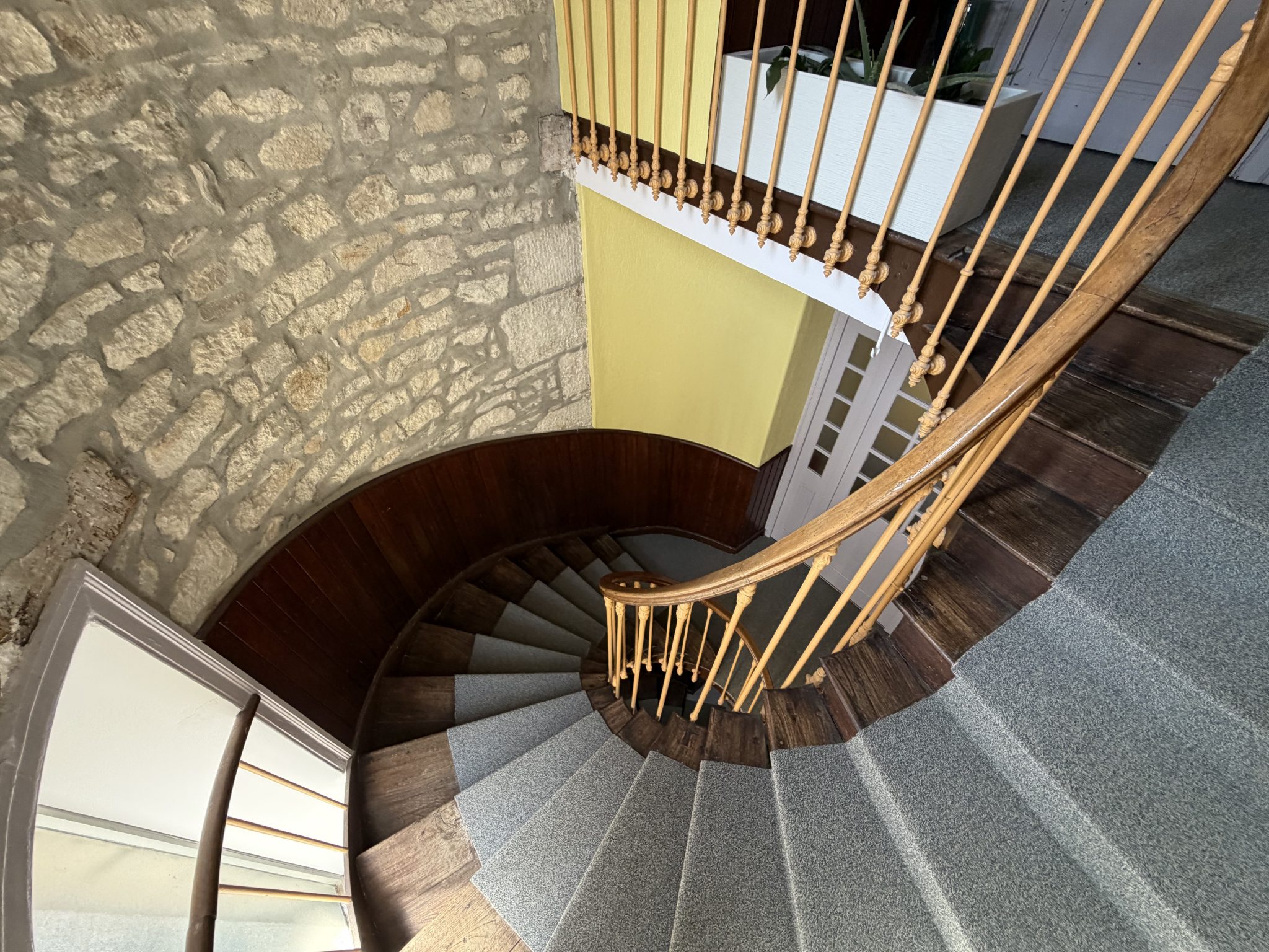 Quimper Centre Historique. L’appartement de 138 m² Rénové sur les Toits de la Ville