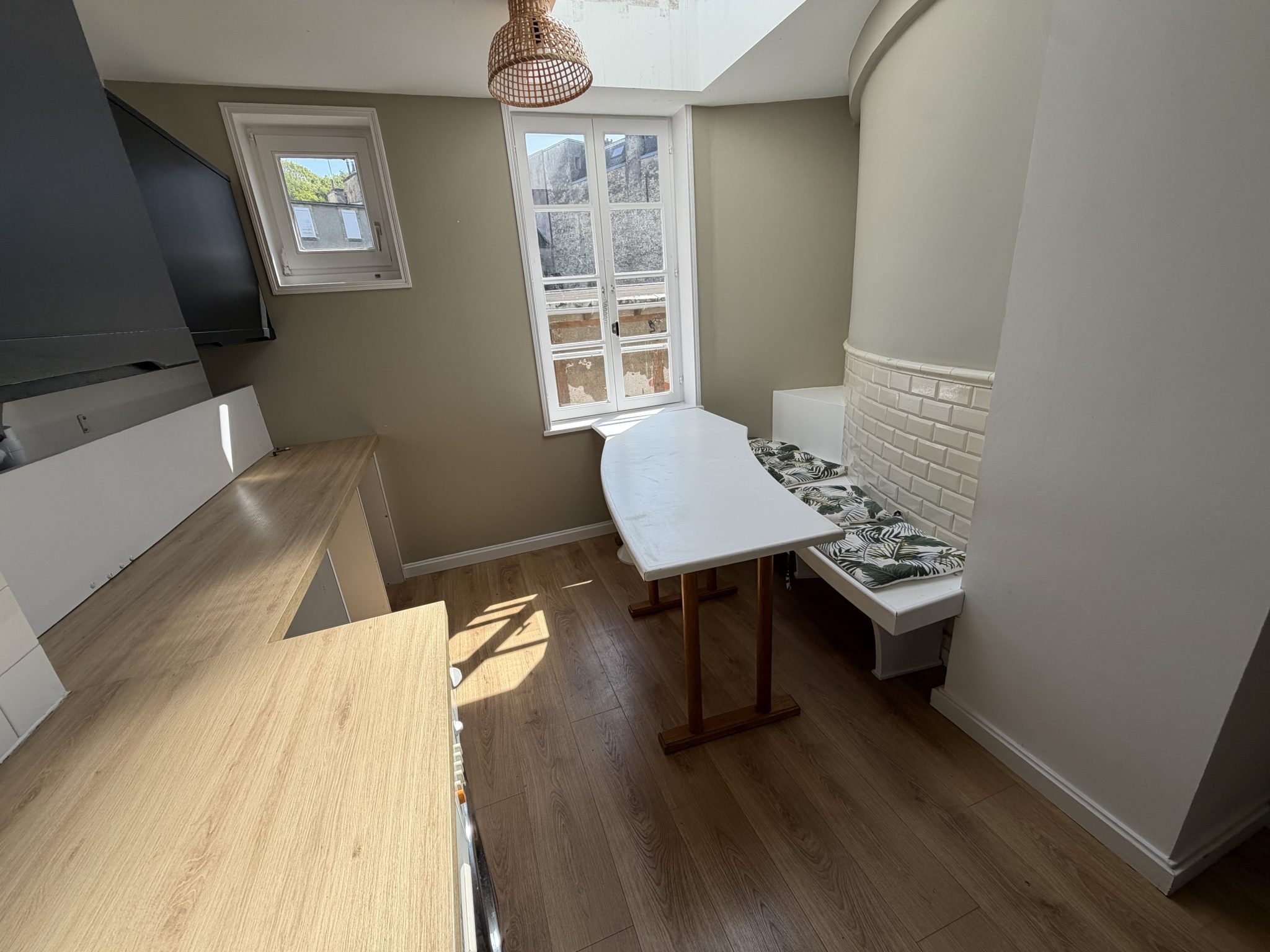 Quimper Centre Historique. L’appartement de 138 m² Rénové sur les Toits de la Ville