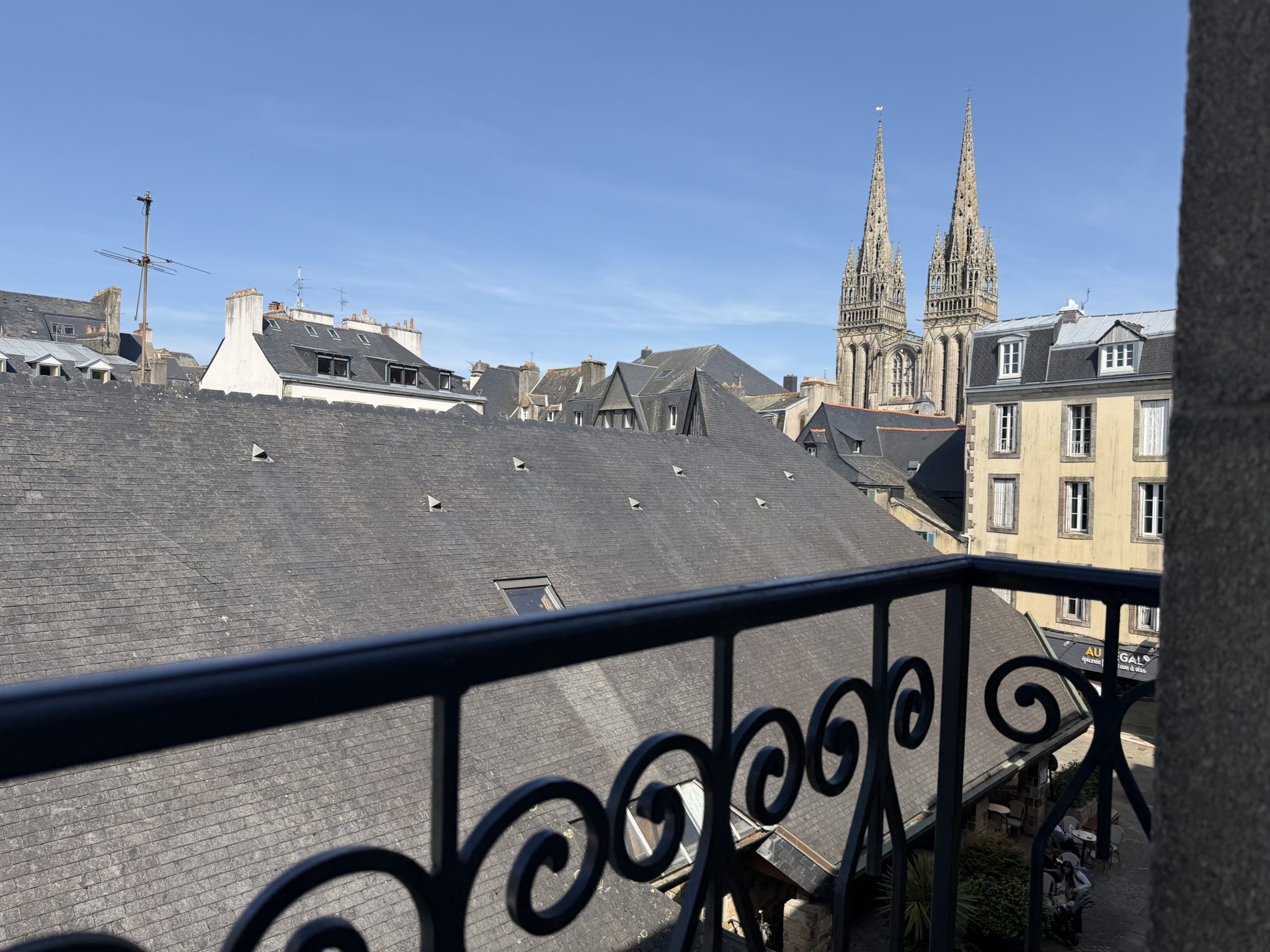 Quimper Centre Historique. L’appartement de 138 m² Rénové sur les Toits de la Ville