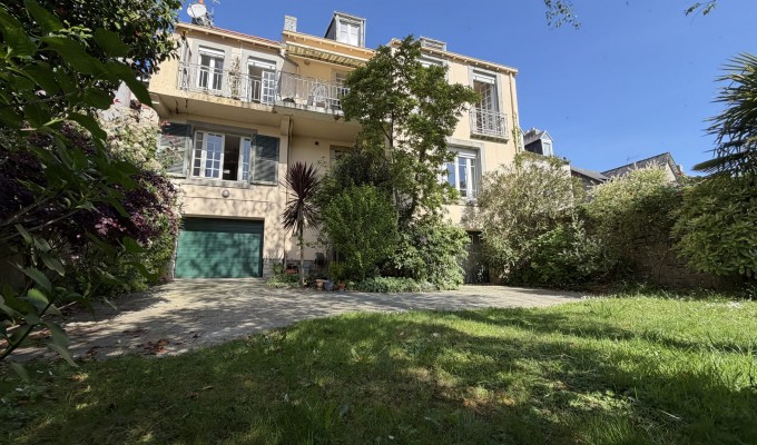 Quimper Centre Quartier des Arts & de la Culture – Vaste Maison Bourgeoise (224 m²) du XXème siècle