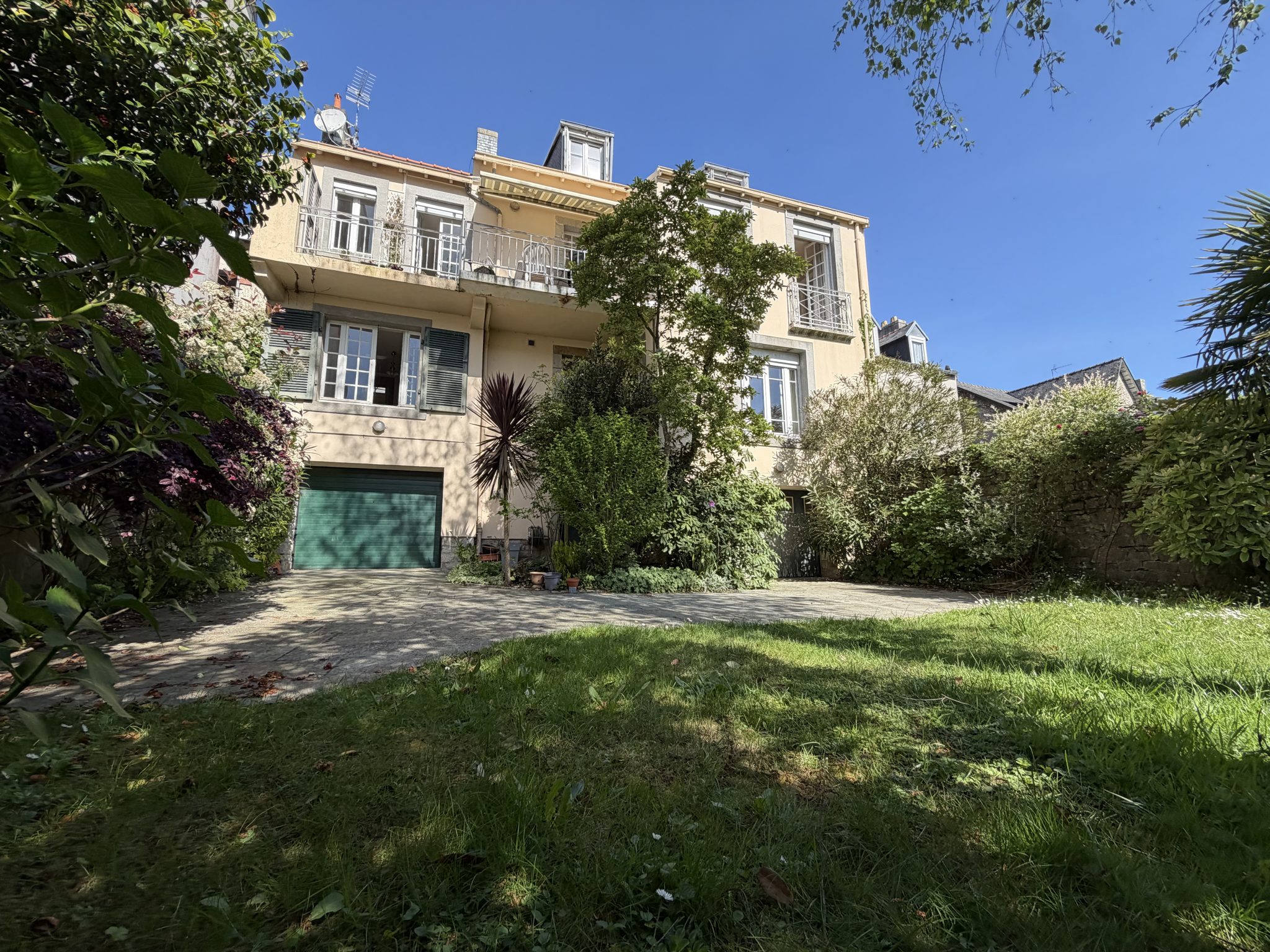 Quimper Centre Quartier des Arts & de la Culture – Vaste Maison Bourgeoise (224 m²) du XXème siècle