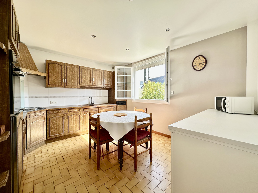 Audierne – Maison Familiale & Lumineuse avec Jardin Arboré à Deux Pas du Littoral