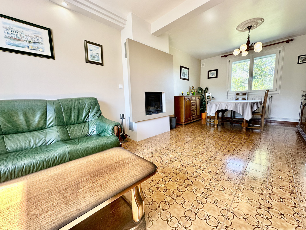 Audierne – Maison Familiale & Lumineuse avec Jardin Arboré à Deux Pas du Littoral