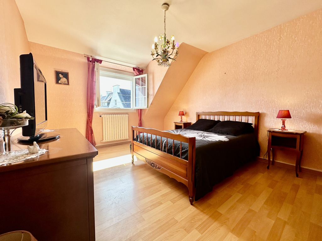 Audierne – Maison Familiale & Lumineuse avec Jardin Arboré à Deux Pas du Littoral