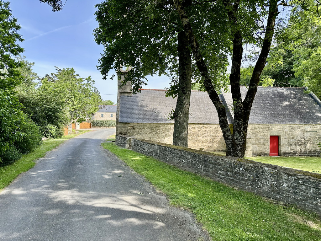Plouhinec – Magnifique Propriété à 2 Pas de l’Océan avec Maison d’Habitation & 3 Gîtes dans un Cadre Bucolique