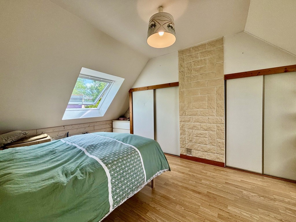 Exclusivité Agence. Ergue Armel, Maison de 3 Chambres (94m2) – Garage & Jardin Clos