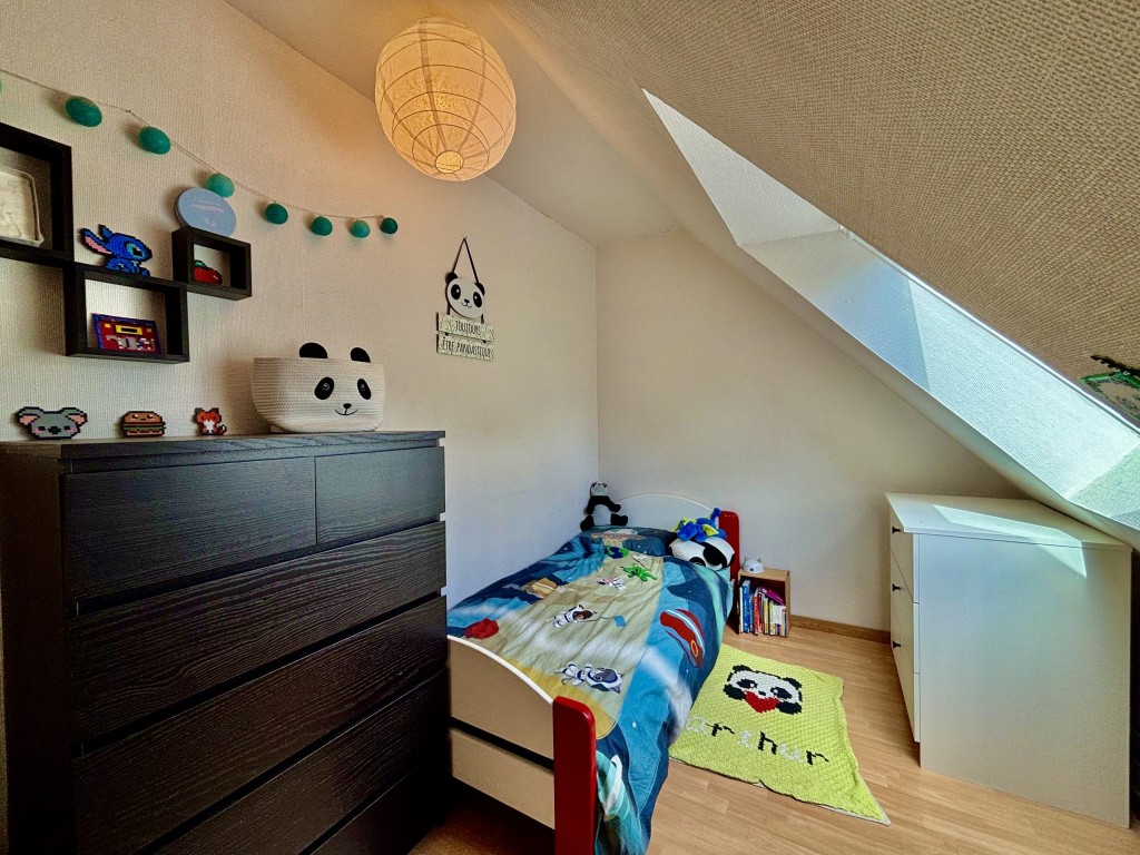 Exclusivité Agence. Ergue Armel, Maison de 3 Chambres (94m2) – Garage & Jardin Clos