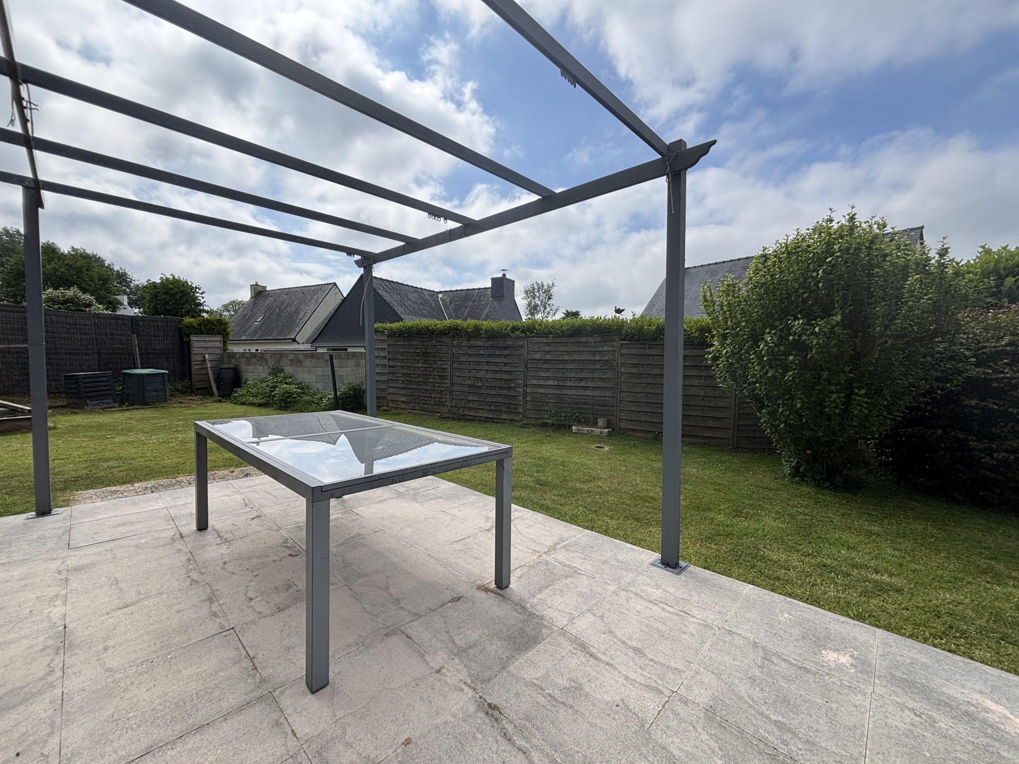 Exclusivité Agence. Ergue Armel, Maison de 3 Chambres (94m2) – Garage & Jardin Clos