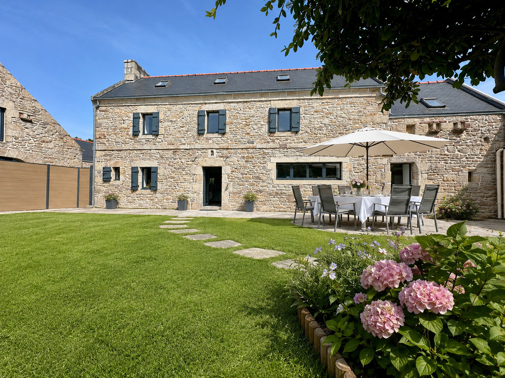 Plouhinec – Magnifique Propriété à 2 Pas de l’Océan avec Maison d’Habitation & 3 Gîtes dans un Cadre Bucolique