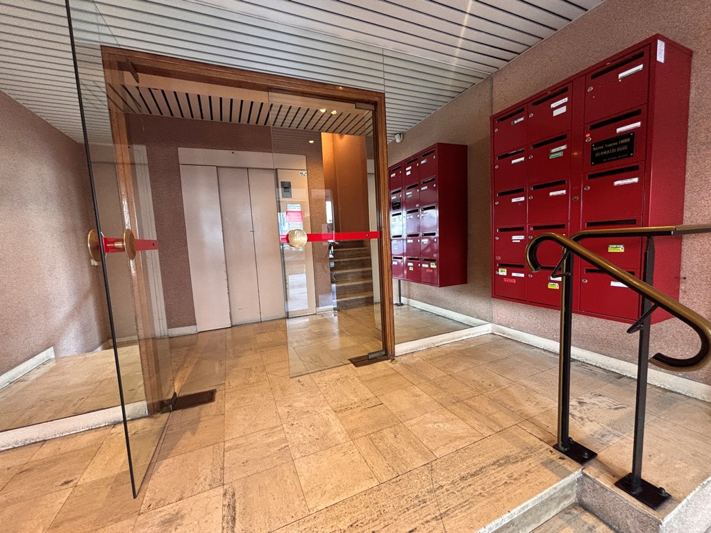 Exclusivité Agence, Quimper Centre Ville Emplacement Idéale pour Cet Appartement T2 42 m² Avec Locataire En Place.