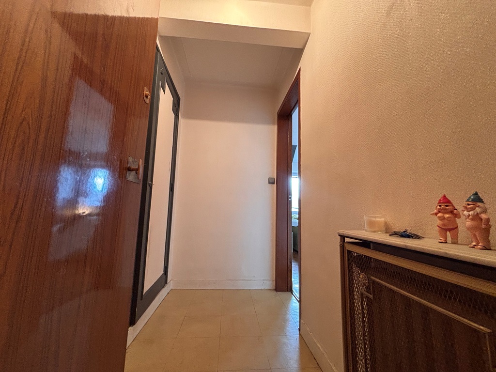 Exclusivité Agence Quimper Centre. Appartement T2 42 m² Avec Locataire en Place & Place De Parking Privative.