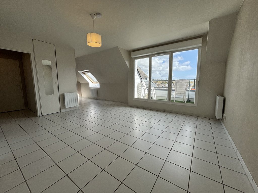 A LOUER. Libre Immédiatement. Quimper, Proche Centre-Ville, Studio de 34 m² avec Balcon
