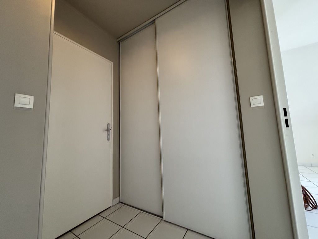 A LOUER. Libre Immédiatement. Quimper, Proche Centre-Ville, Studio de 34 m² avec Balcon