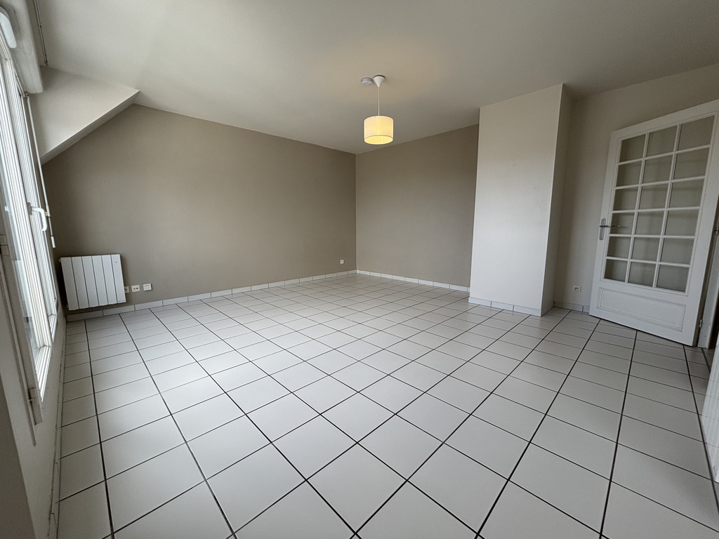 A LOUER. Libre Immédiatement. Quimper, Proche Centre-Ville, Studio de 34 m² avec Balcon