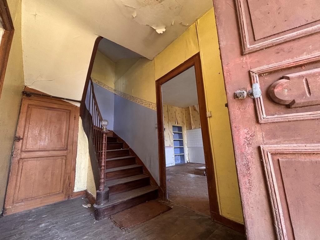 Quimper centre ville  Le Quartier prisé du Manoir Des Salles L’année 30 Tant Recherchée à Rénover Avec Jardin à Proximité de Tous Commerces.