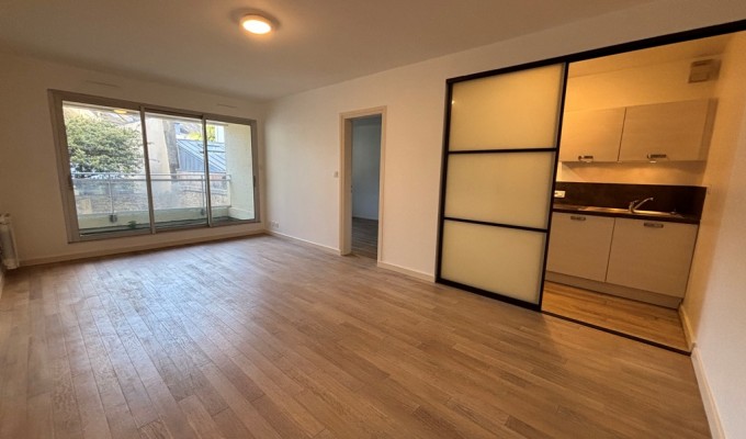 A LOUER- Disponible immédiatement – Quimper, Quartier Saint Marc Appartement T2 avec Balcon & Ascenseur