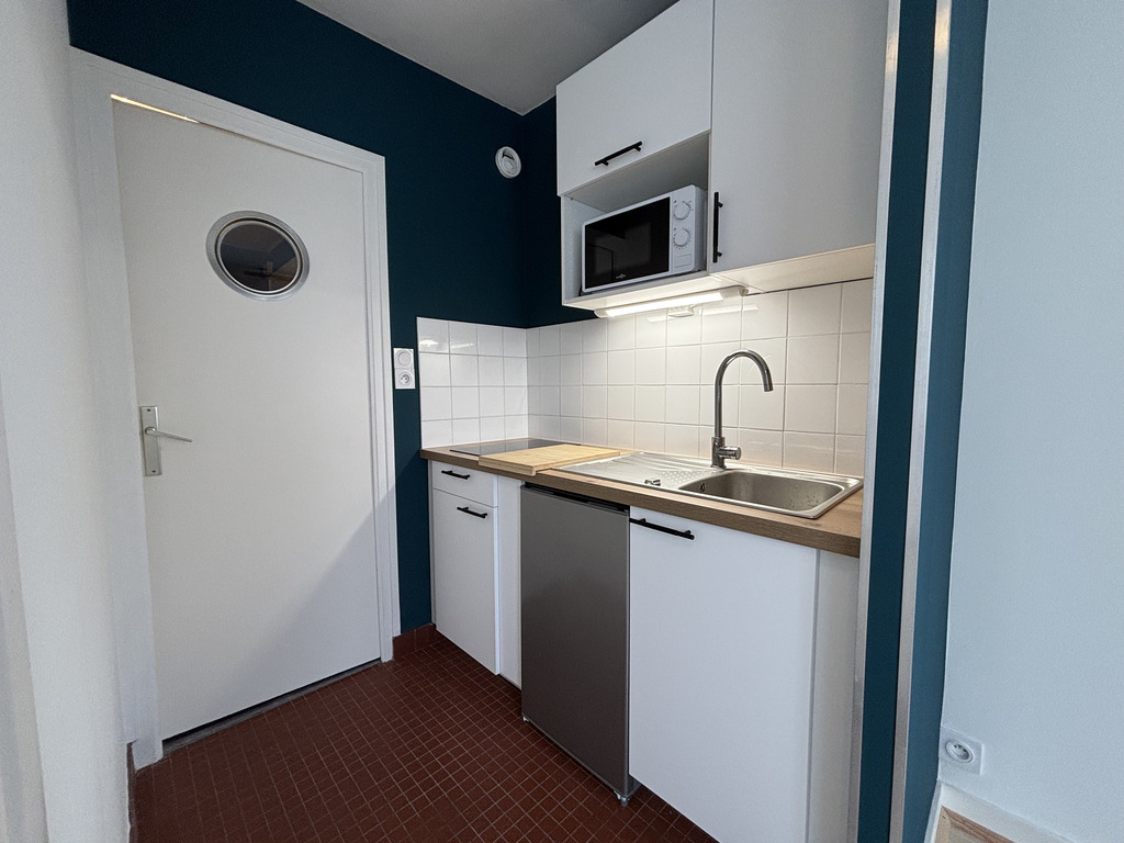 A LOUER. Libre immédiatement, QUIMPER, Quartier de Prat Maria, Studio de 26 m² Rénové avec Balcon