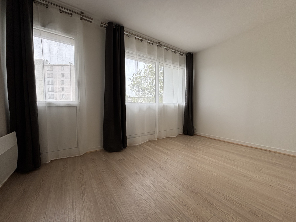 A LOUER. Libre immédiatement, QUIMPER, Quartier de Prat Maria, Studio de 26 m² Rénové avec Balcon