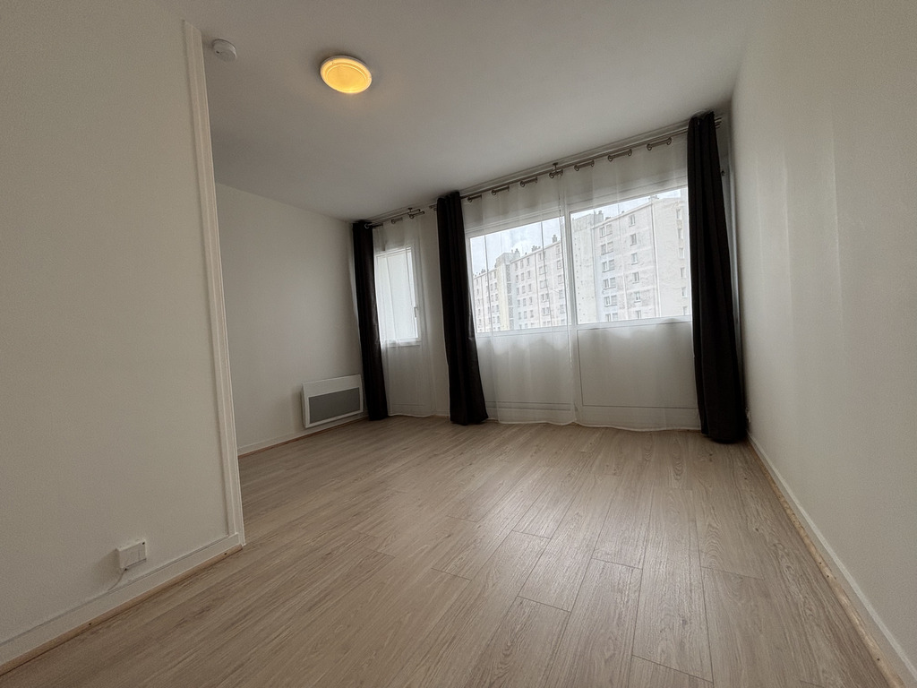 A LOUER. Libre immédiatement, QUIMPER, Quartier de Prat Maria, Studio de 26 m² Rénové avec Balcon