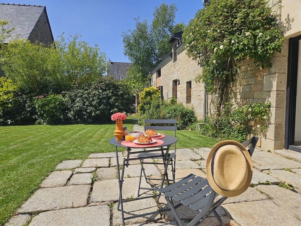 Guidel – La Spacieuse & Lumineuse Longère de Caractère de 260m² Rénovée Par Architecte de Talent à Deux Pas des Plages !