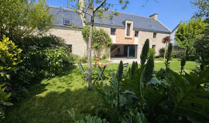 Guidel – La Spacieuse & Lumineuse Longère de Caractère de 260m² Rénovée Par Architecte de Talent à Deux Pas des Plages !