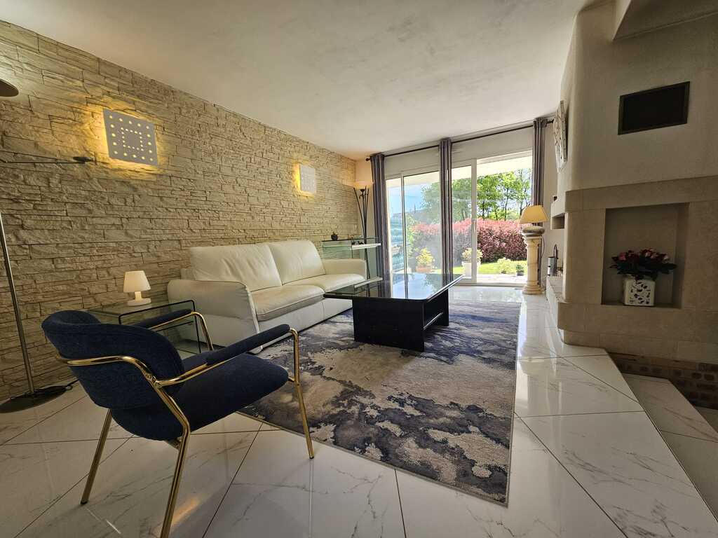 Guidel – Séduisante & Lumineuse Maison d’Architecte Au Calme Sur son Terrain Arboré de 1500m²