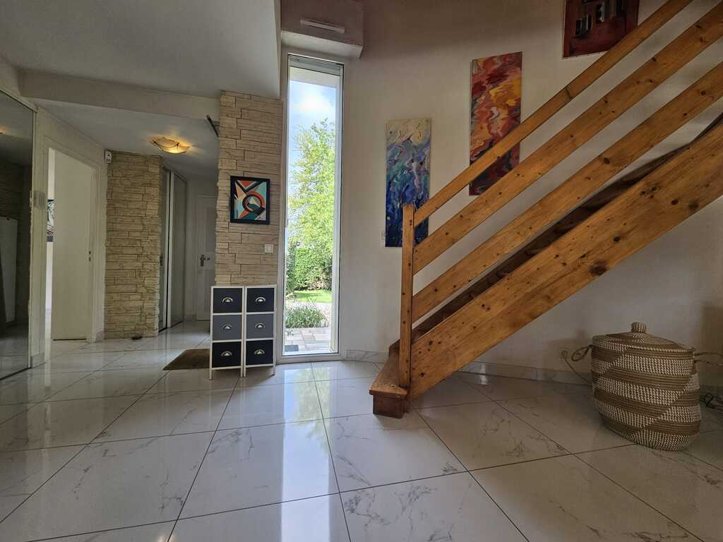 Guidel – Séduisante & Lumineuse Maison d’Architecte Au Calme Sur son Terrain Arboré de 1500m²