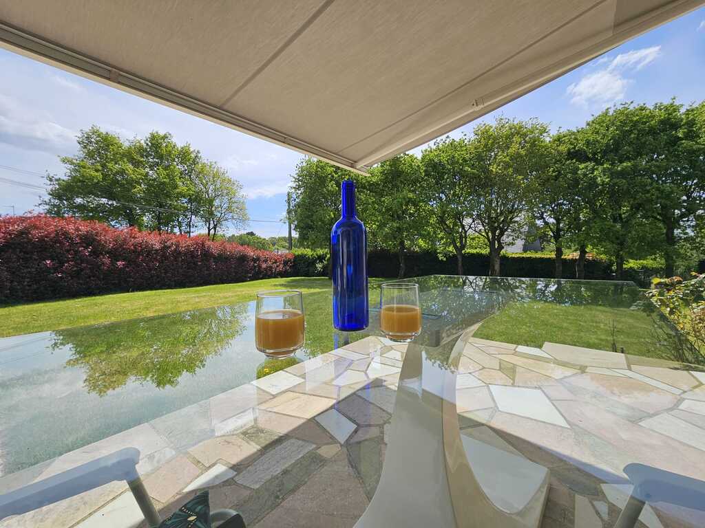 Guidel – Séduisante & Lumineuse Maison d’Architecte Au Calme Sur son Terrain Arboré de 1500m²