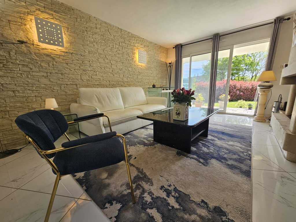 Guidel – Séduisante & Lumineuse Maison d’Architecte Au Calme Sur son Terrain Arboré de 1500m²