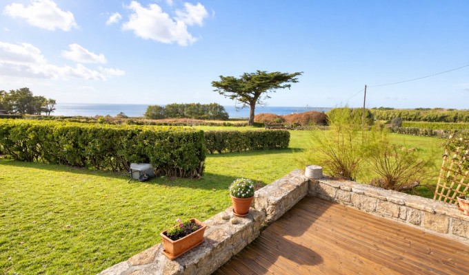 Plouhinec – Emplacement Incroyable pour Maison Pleine de Charme & Lumière Face à l’Océan