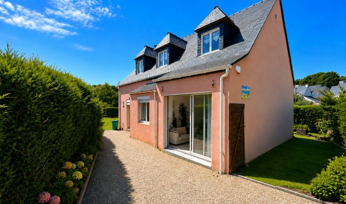 Audierne Centre – Lumineuse & Familiale Maison avec Vie de Plain-Pied & Jardin de 1000 m²