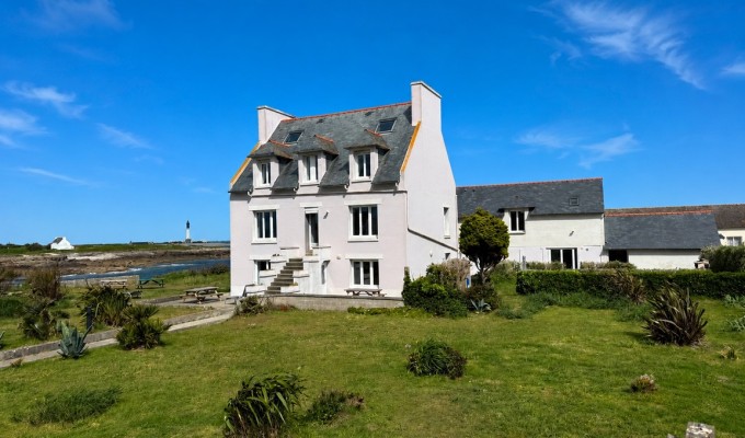 Exclusivité Agence – Ile de Sein Propriété Comprenant 6 Appartements de Standing & une Salle de Réunion