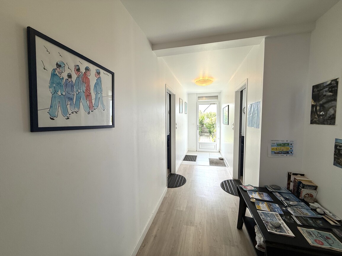 Exclusivité Agence – Ile de Sein Propriété Comprenant 6 Appartements de Standing & une Salle de Réunion