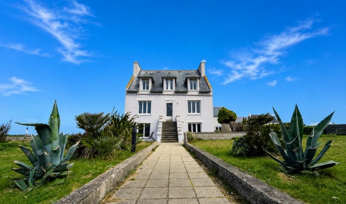 Exclusivité Agence – Ile de Sein Propriété Comprenant 6 Appartements de Standing & une Salle de Réunion