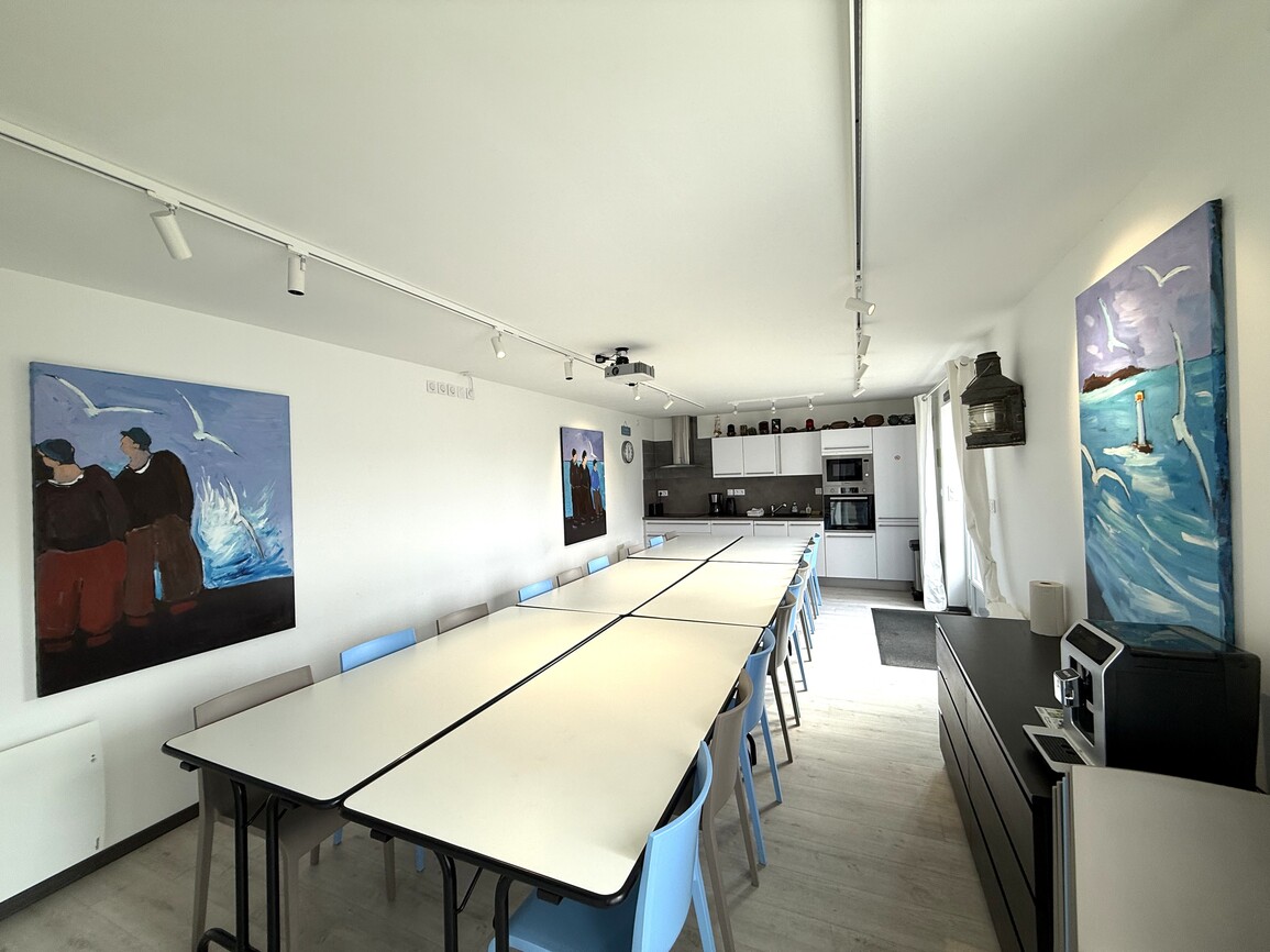 Exclusivité Agence – Ile de Sein Propriété Comprenant 6 Appartements de Standing & une Salle de Réunion