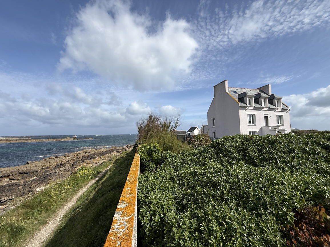 Exclusivité Agence – Ile de Sein Propriété Comprenant 6 Appartements de Standing & une Salle de Réunion