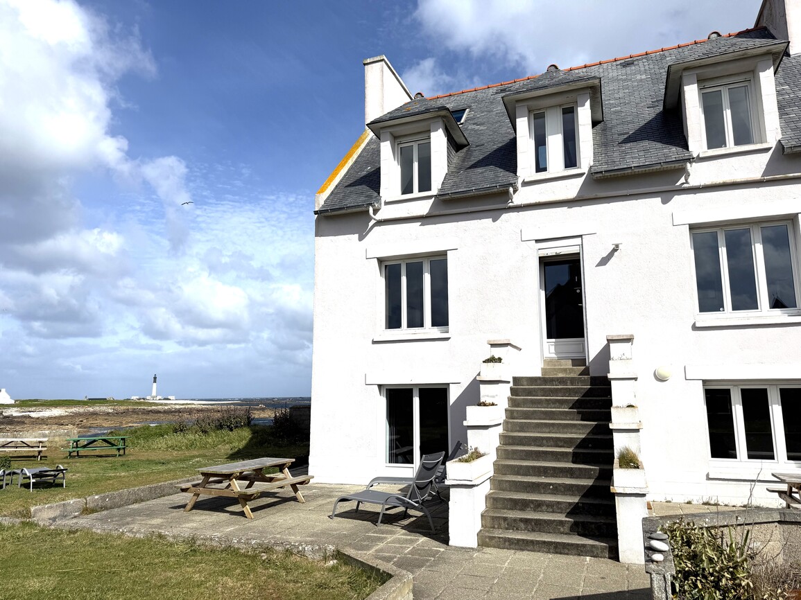 Exclusivité Agence – Ile de Sein Propriété Comprenant 6 Appartements de Standing & une Salle de Réunion