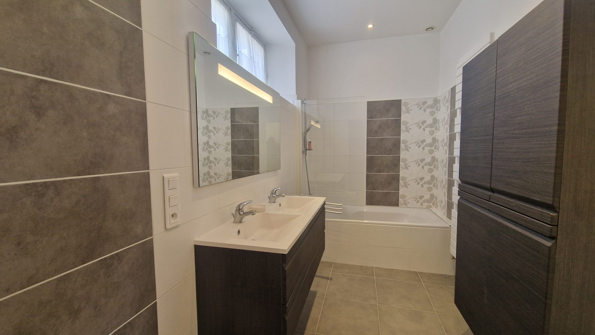 Douarnenez Centre Quartier Historique Plain Pied de 200 m²Avec Jardin Clos