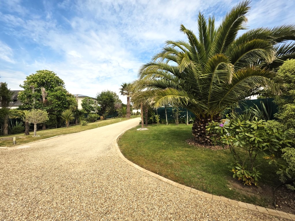 Loctudy – Contemporaine Avec Piscine & son Jardin Paysager, à Quelques Pas de La Plage & Proche du Port.