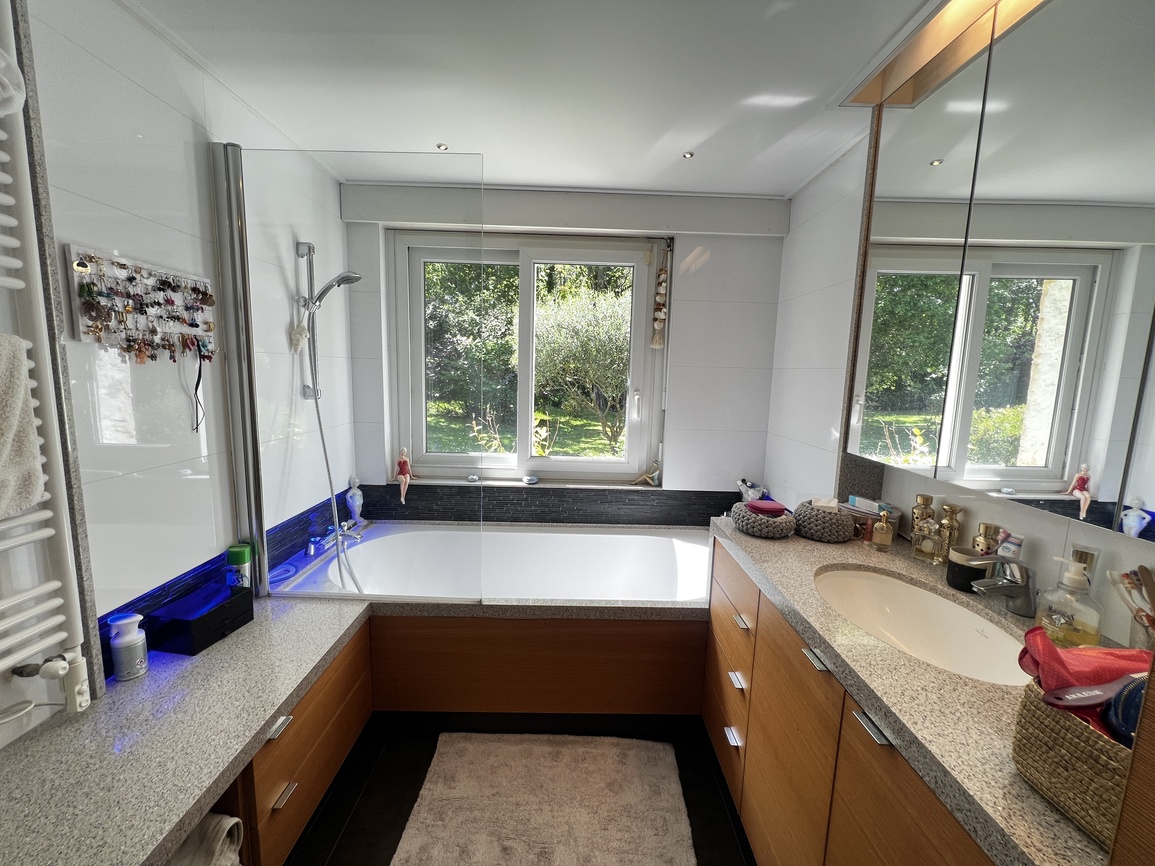Ploemeur – L’Improbable & Qualitative Maison d’Architecte Plain-Pied (215m²) Sur Parc Arboré de 8000m²