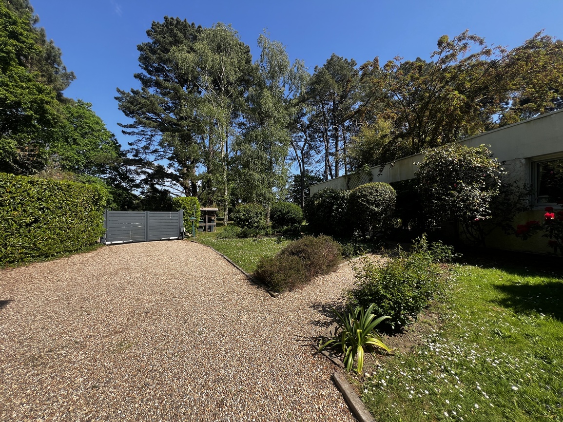 Ploemeur – L’Improbable & Qualitative Maison d’Architecte Plain-Pied (215m²) Sur Parc Arboré de 8000m²