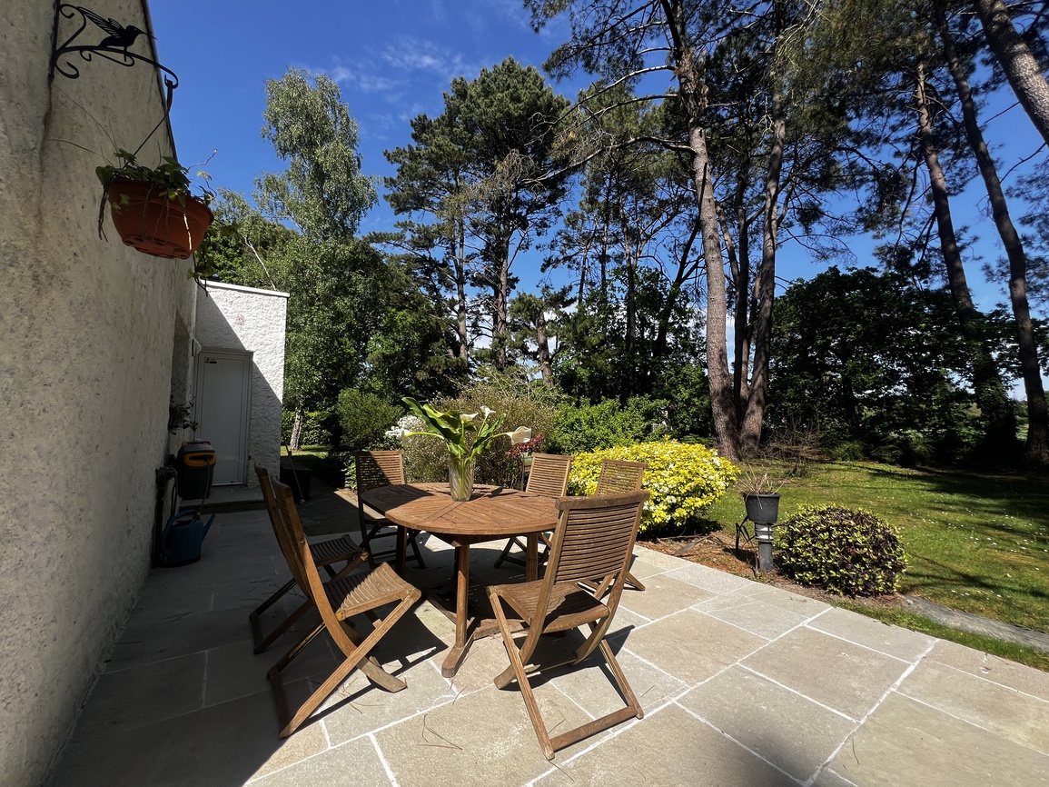Ploemeur – L’Improbable & Qualitative Maison d’Architecte Plain-Pied (215m²) Sur Parc Arboré de 8000m²