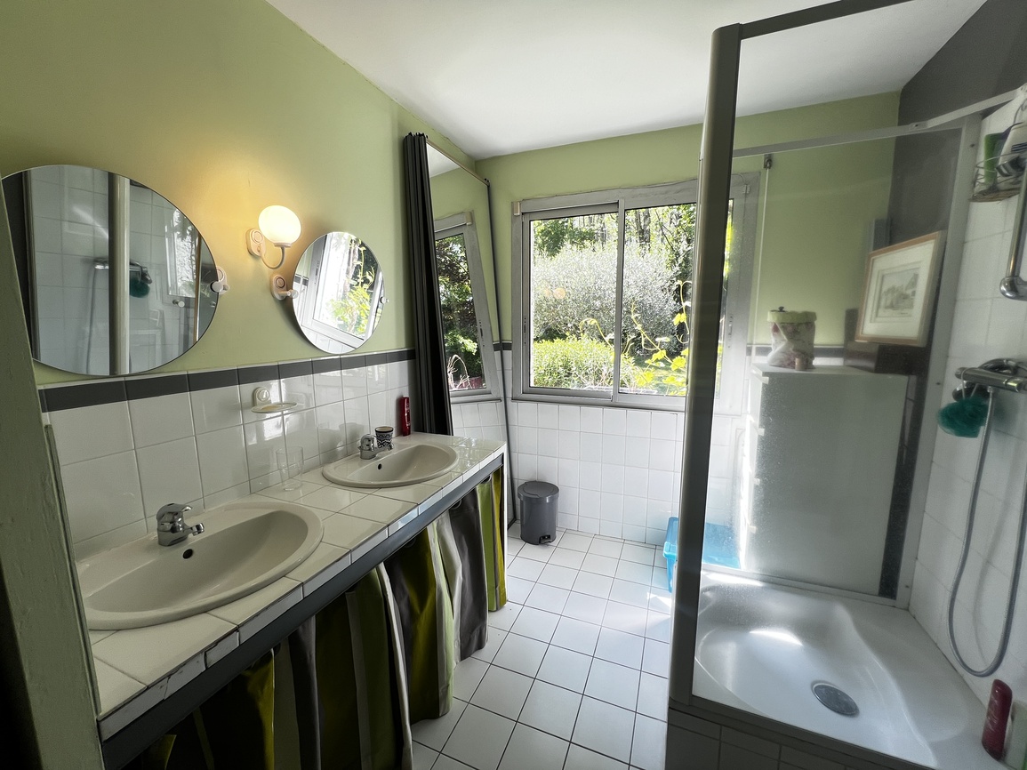 Ploemeur – L’Improbable & Qualitative Maison d’Architecte Plain-Pied (215m²) Sur Parc Arboré de 8000m²