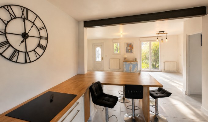 Exclusivité Agence , Centre ville à Pieds Pour Généreuse Traditionnelle ( 200m²)  Rénovée Avec Double Garage & Jardin