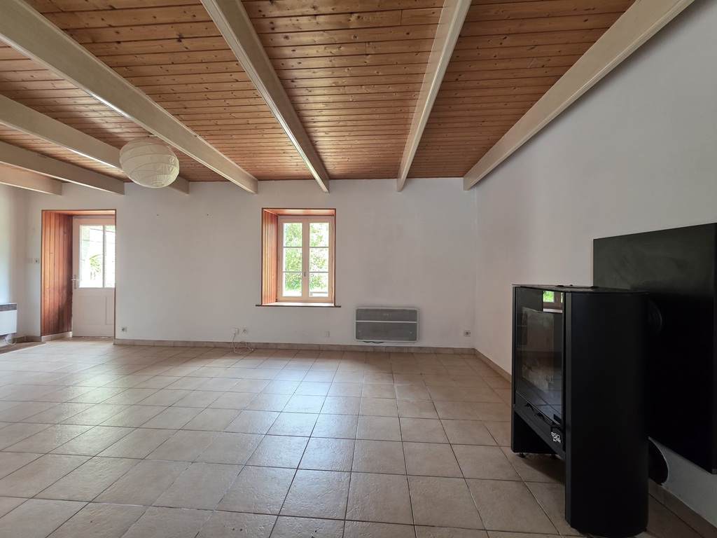 Exclusivité Agence, LOCTUDY, L’Autentique Penty Breton Aux Volets Bleus Avec Jardin de 914m²