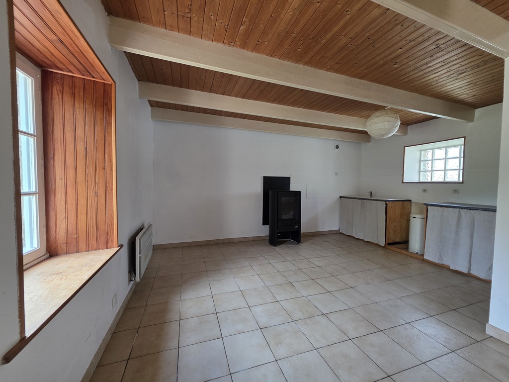 Exclusivité Agence, LOCTUDY, L’Autentique Penty Breton Aux Volets Bleus Avec Jardin de 914m²